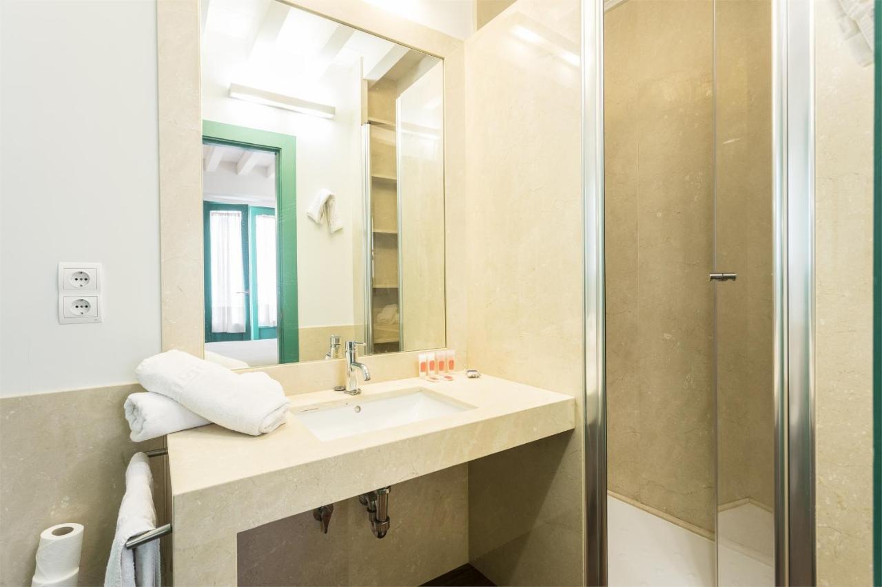 Apartamentos Laurel Suites Granada Luaran gambar
